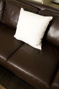 article new ehow images a07 i2 4p keep slipping off leather sofa 800x800