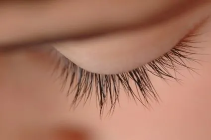 article new ehow images a04 d0 ou do eyelashes grow back 800x8001