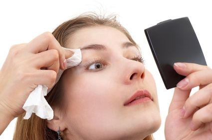 article new ehow images a06 2p uf remove waterproof makeup 800x800