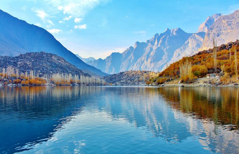 Fiume Indo Un lago del fiume Indo