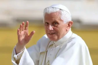papa benedetto XVI vitalizio