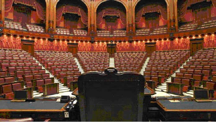 parlamento in ferie