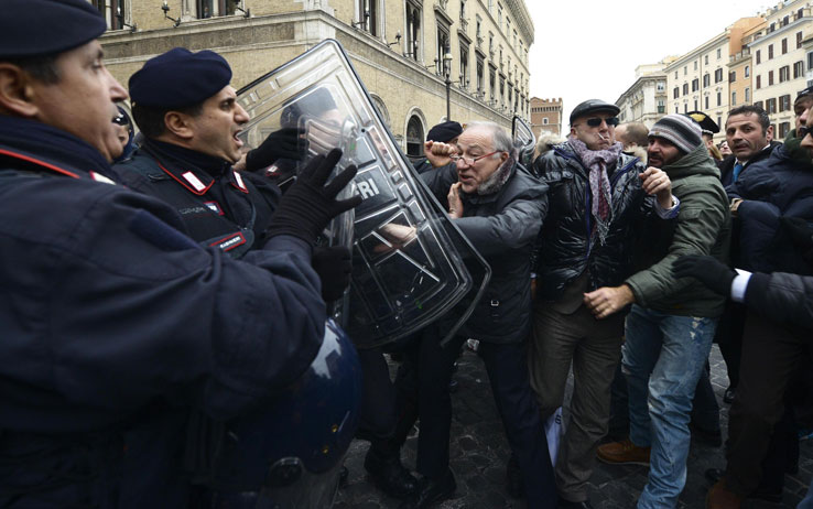 san raffaele roma proteste 04