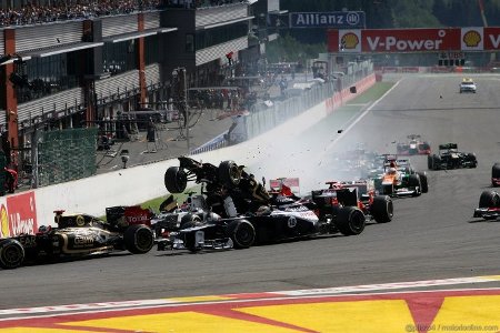 02.09.2012- Race, Start of the race, Crash, Romain Grosjean (FRA) Lotus F1 Team E20