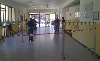 ragusa cinque spari a scuola bidello uccide un insegnante 330 0 366591