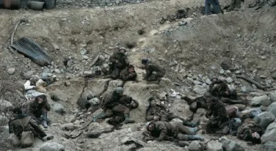 4 dead troops talk jeff wall 1992 37 milioni 500x274