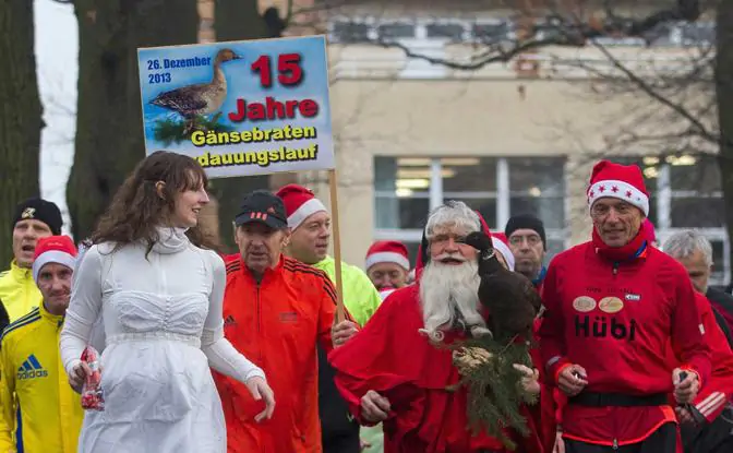 Veteran German marathon runner Bernd Huebner takes part with running enthusiasts in the 15th Roast Goose Digestion Race in Berlin