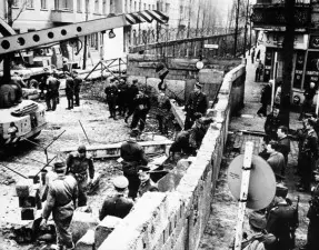 Costruzione del muro di Berlino 1961