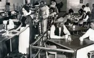 Dipendenti di Disneyland in una caffetteria 1961