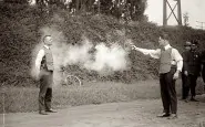 Test dei nuovi giubbotti antiproiettile 1923