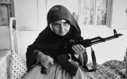 Vecchietta Armena di 106 anni che fa la guardia alla casa 1990