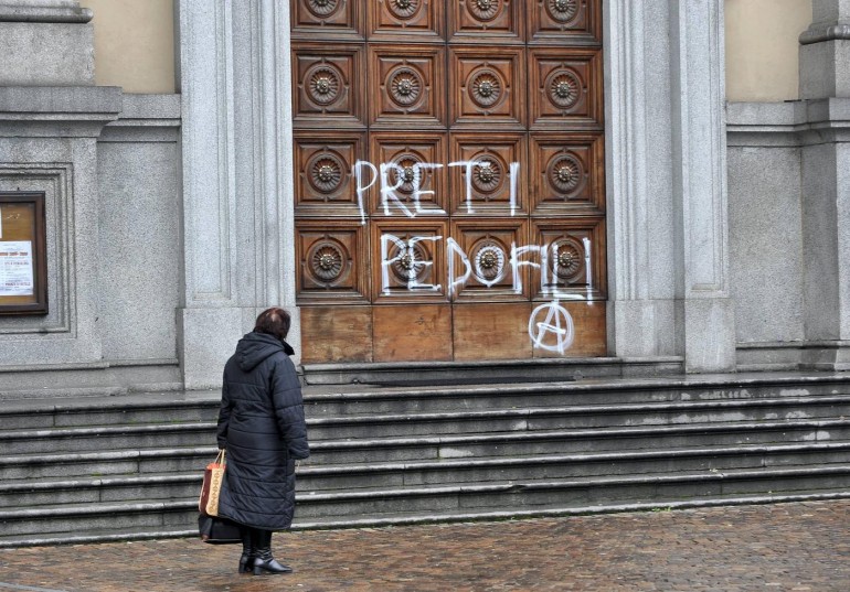 PEDOFILIA-PRETI-VATICANO-SCANDALO