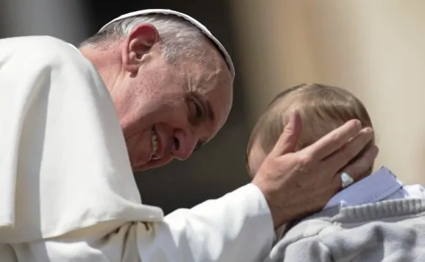 Papa-Francesco_battesimo_madre-615x380