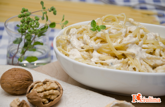 Pasta-al-pesto-di-noci