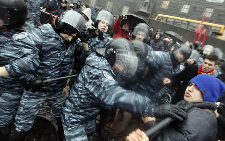foto ucraina scontri piazza 01 11