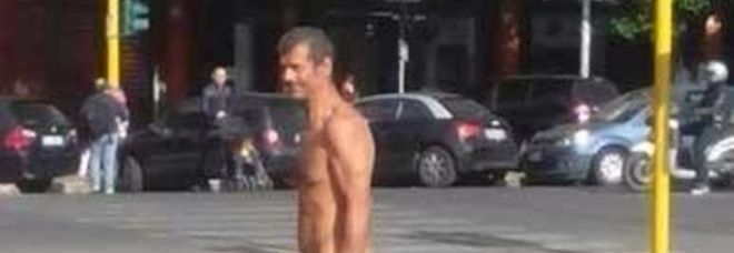 20140520_uomo-nudo-roma-trastevere.jpg.pagespeed.ce.pLQ-DToBuX