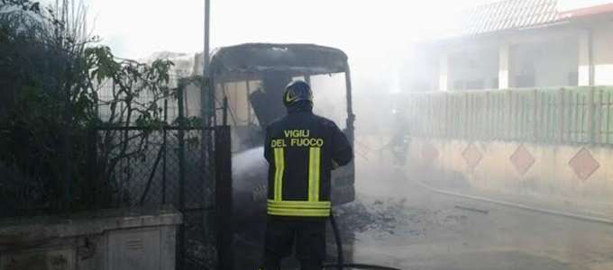 INCENDIO AUTOBUS 228 IN VIA DI VIGNA GIRELLI-2-2