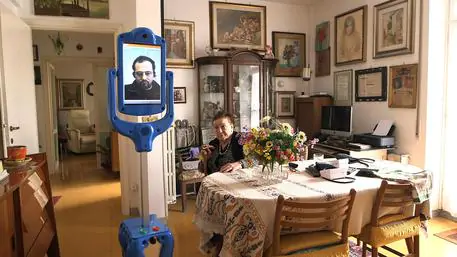 A 94 anni nonna Lea collauda robot badante, per lei Mr Robin