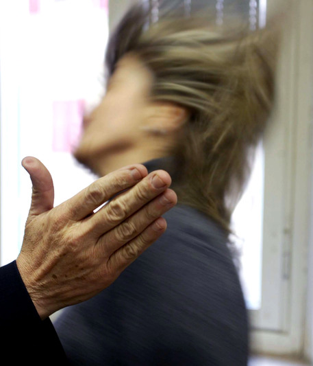 VIOLENZA DONNE stalking aggressioni