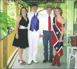640x572xprom photos in true redneck style 640 15.jpg.pagespeed.ic .5LgHACA8Db