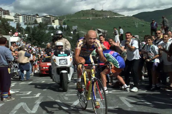 Marco Pantani il grande ciclista morto misteriosamente