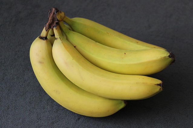 10-utilizzi-della-la-buccia-di-banana-dalle-pulizie-ai-trattamenti-di-bellezza-638x425