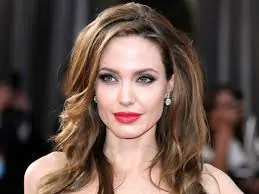 Angelina Jolie si fa rimuovere le ovaie per evitare il cancro novità