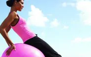 10 esercizi per tonificare seno balance ball
