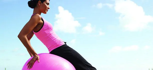 10 esercizi per tonificare seno balance ball