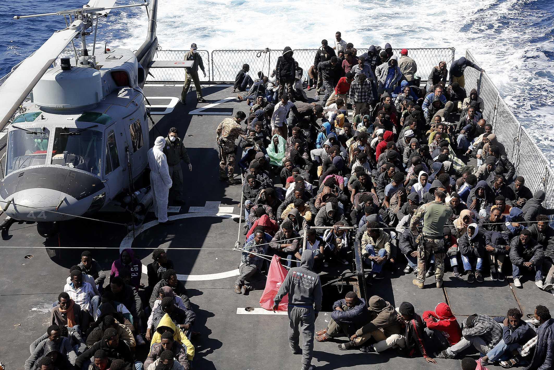 Immigrazione:da notte soccorsi 1200 migranti a sud Lampedusa