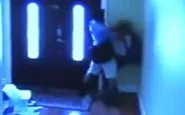 Pedofilo cerca di violentare una tredicenne (VIDEO)
