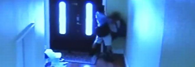 Pedofilo cerca di violentare una tredicenne (VIDEO) Pedofilo cerca di violentare una tredicenne (VIDEO)