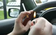 fumare alla guida