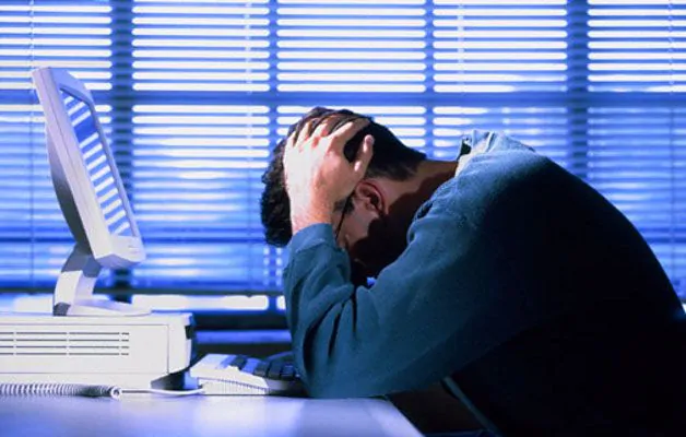 lavorare troppo fa male alla salute aumenta rischio depressione