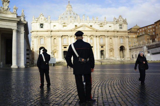 Carabinieri-a-San-Pietro-620x413