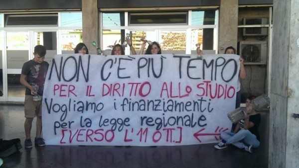 Sit-in studentesco a Bari