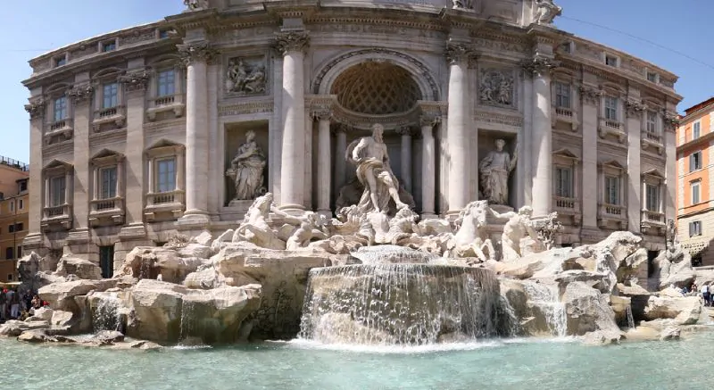 La Fontana di Trevi riapre dopo il restauro