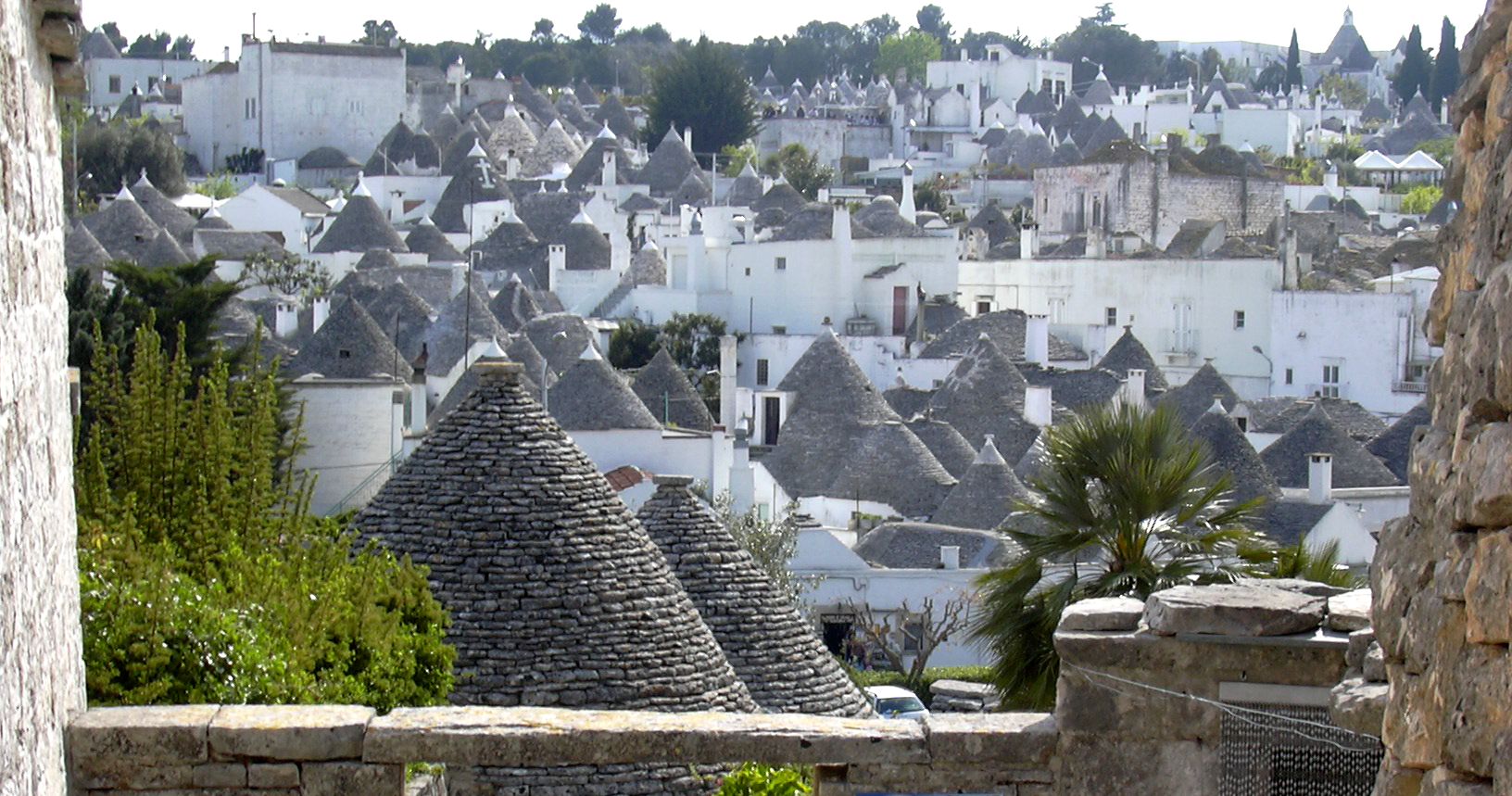 Alberobello, polemica per difendere la zona dei trulli Alberobello, polemica per difendere la zona dei trulli