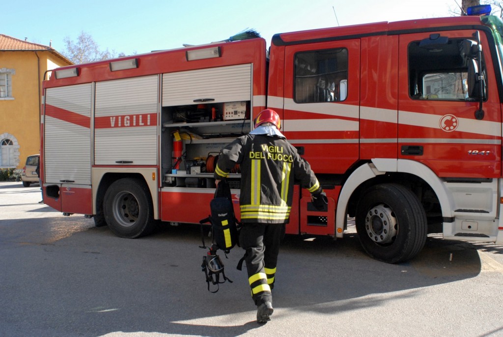 Roma, muore 69enne in un incendio