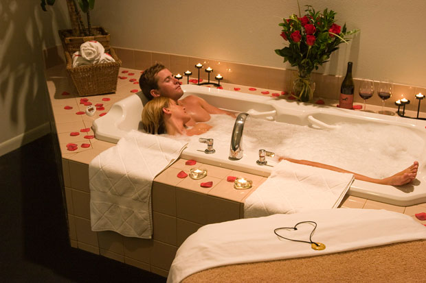 Come festeggiare san valentino romantico in casa notizie.it Vasca da bagno romantica