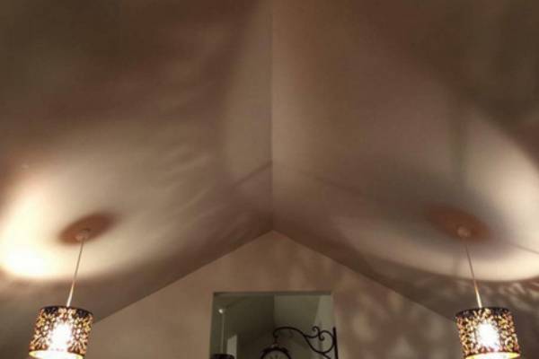 L'albergo con le luci a forma di seni
