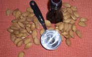 article new ehow images a05 3r s7 make own almond extract 800x800