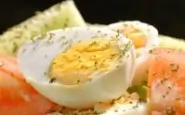 article new ehow images a06 1s ka make boiled egg easier peel 800x800