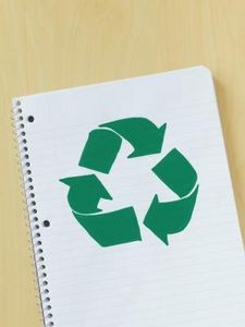 Cosa significano le lettere sul retro delle bottiglie di plastica?