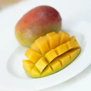 article new ehow images a08 bc k5 peel eat mangos 800x800