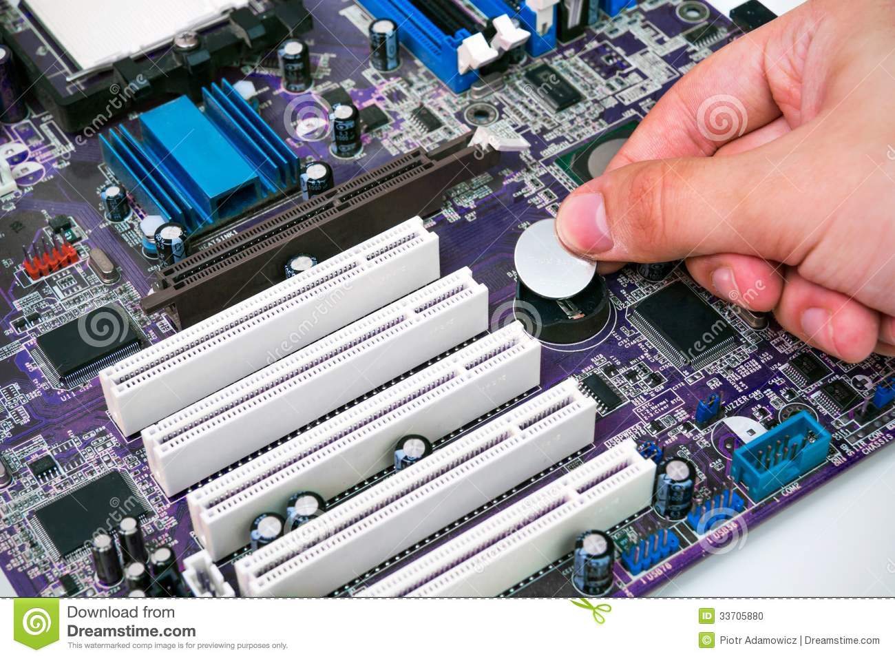 installando batteria alla scheda madre del pc 33705880
