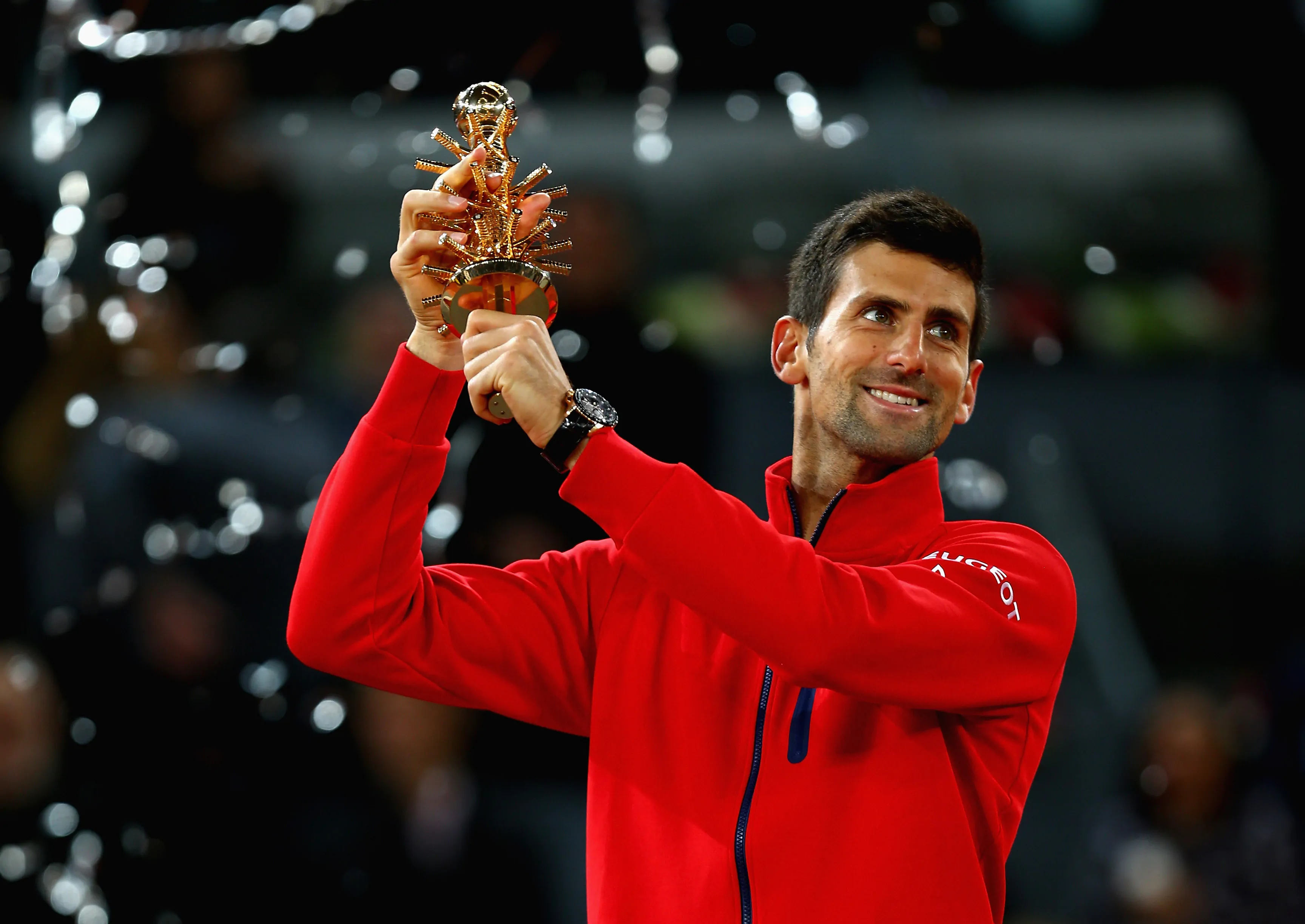 Tennis Djokovic vince torneo di Madrid, in arrivo a Roma