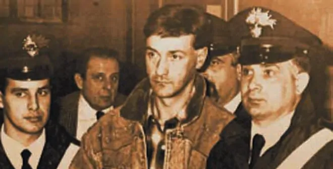 Un giovane De Cristofaro viene portato via in manette nel lontano 1991