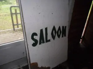 saloon cartello