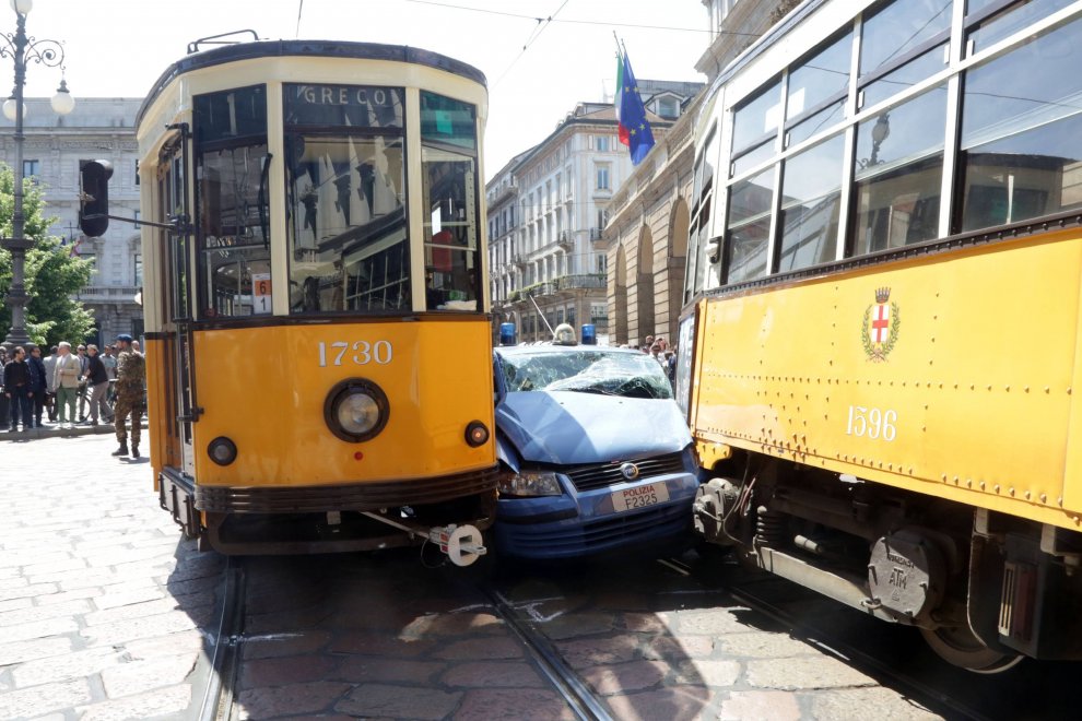 tram milano incidente atm